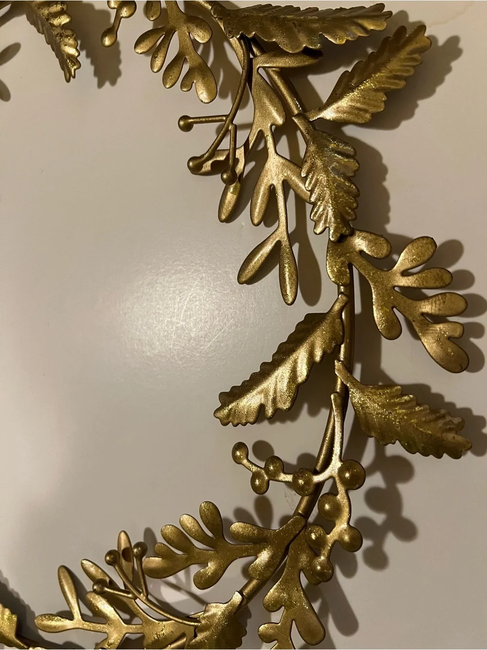 NWT METAL THRESHOLD HOLIDAY WREATH.